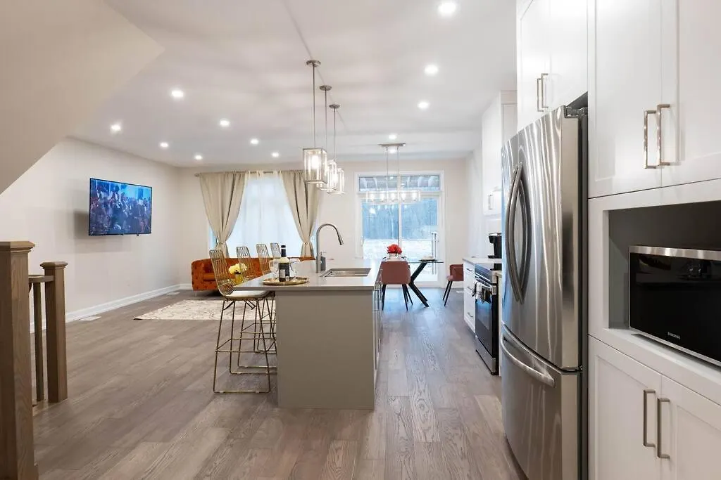 דירות Luxury Niagara 3 Bdr Townhouse /Garage קנדה