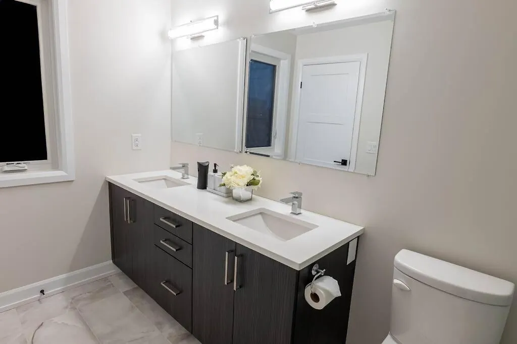 דירות Luxury Niagara 3 Bdr Townhouse /Garage  מפלי הניאגרה